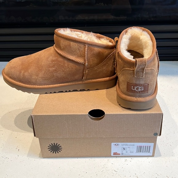 UGG Shoes - UGG CLASSIC ULTRA MINI - NIB